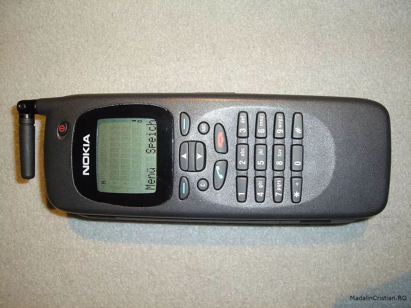 Nokia 9000 Communicator phone side
